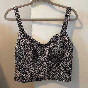 Fashionable Leopard Crop Top!
